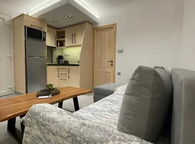 Anna Apartman Szikiá